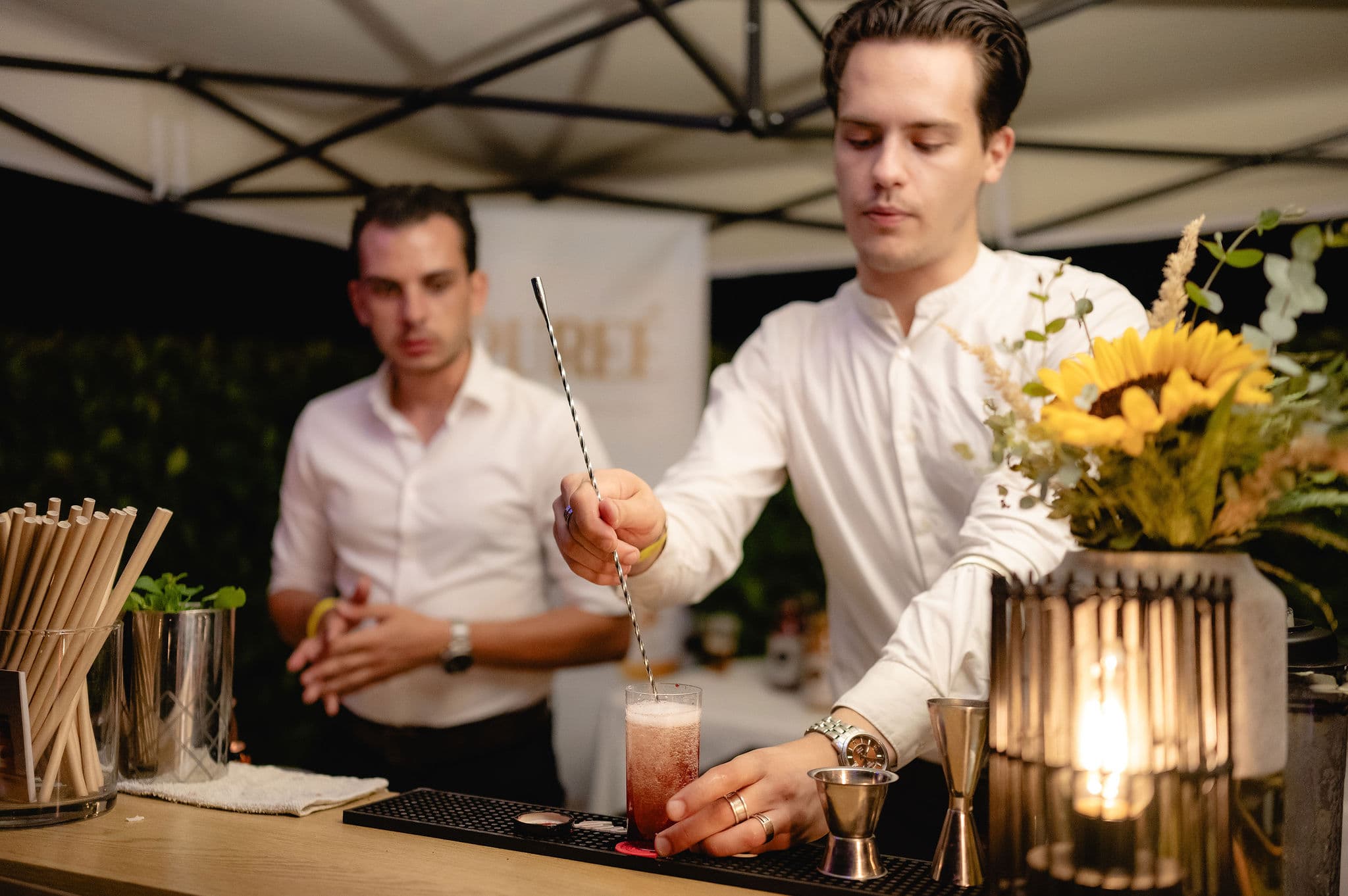 PUREÉ s barmanmi a pripravenými drinkami